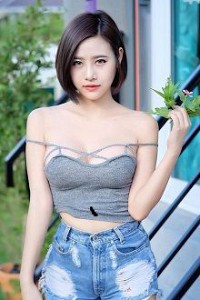 Bóp Vú Đứa Cháu Gái