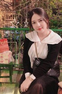 Cô Bé Tầng Tư (Review)