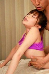 Hắn Và Đàn Chó Cái Trong Vườn