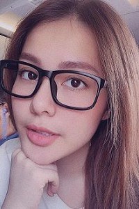 Tháng Năm Nào Trên Đôi Môi Thanh Xuân